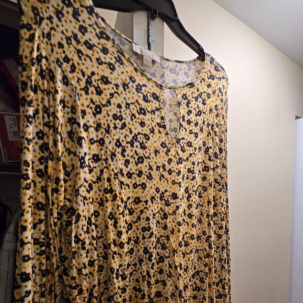 Michael Kors flower top